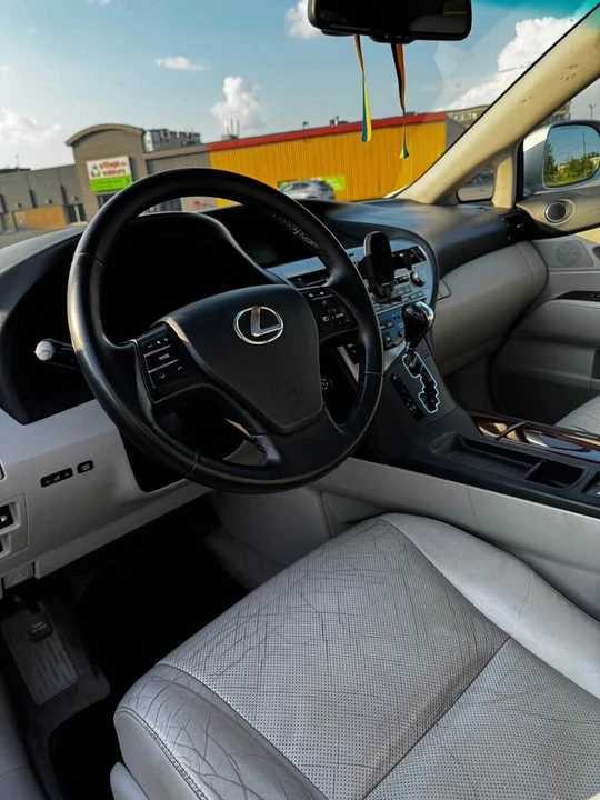 2010 Lexus RX 3rd Gen - Image 4 of 12