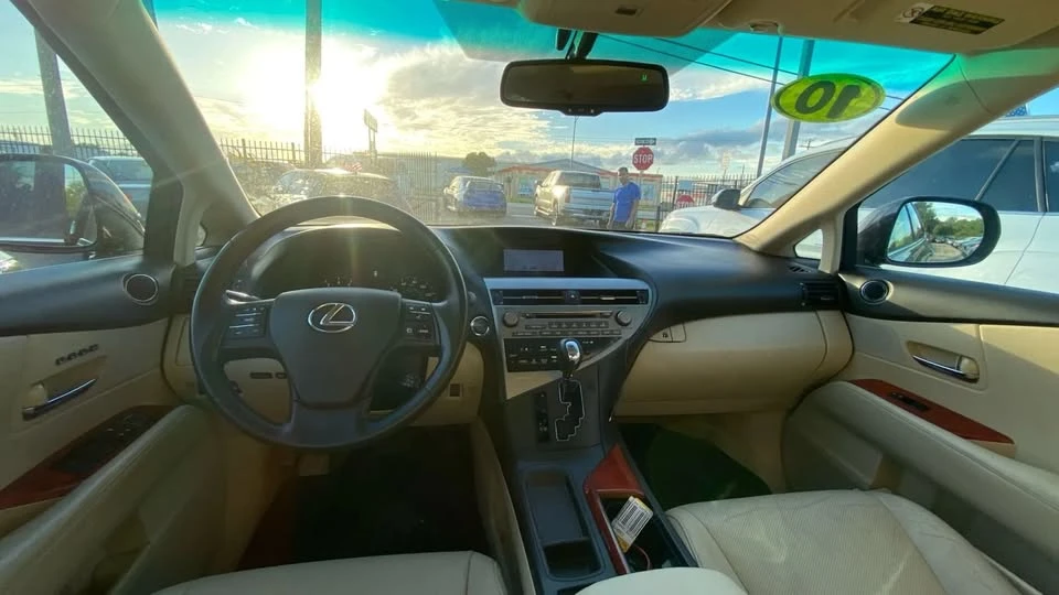 2010 Lexus RX 3rd Gen - Image 9 of 18