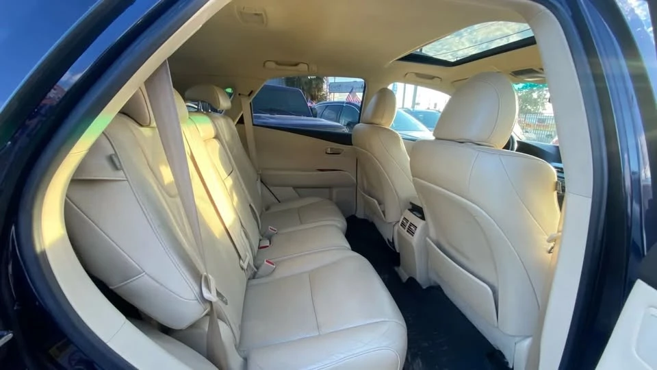 2010 Lexus RX 3rd Gen - Image 17 of 18