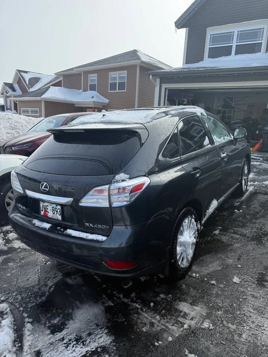 2010 Lexus RX 3rd Gen - Image 17 of 18