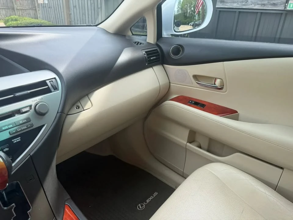 2010 Lexus RX 3rd Gen - Image 13 of 20