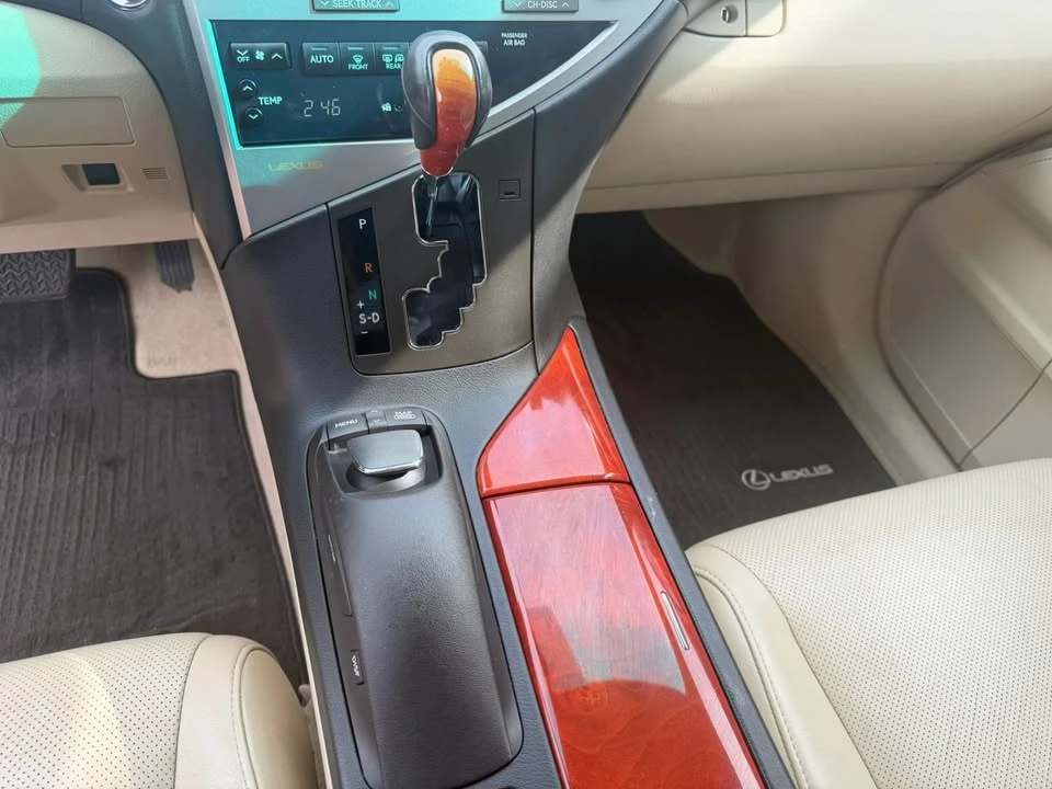 2010 Lexus RX 3rd Gen - Image 12 of 20