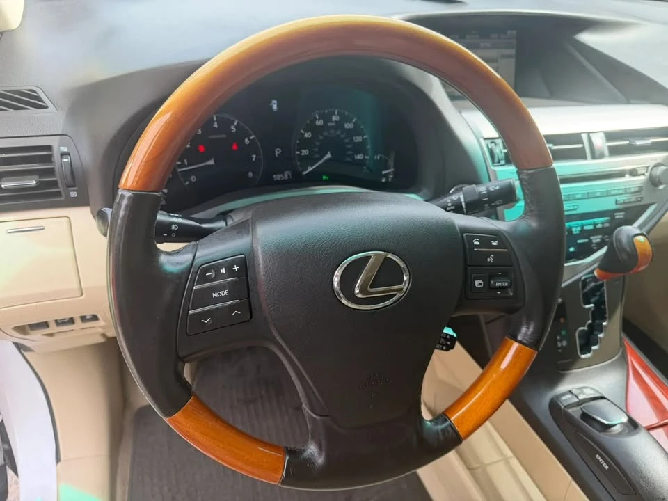 2010 Lexus RX 3rd Gen - Image 9 of 20