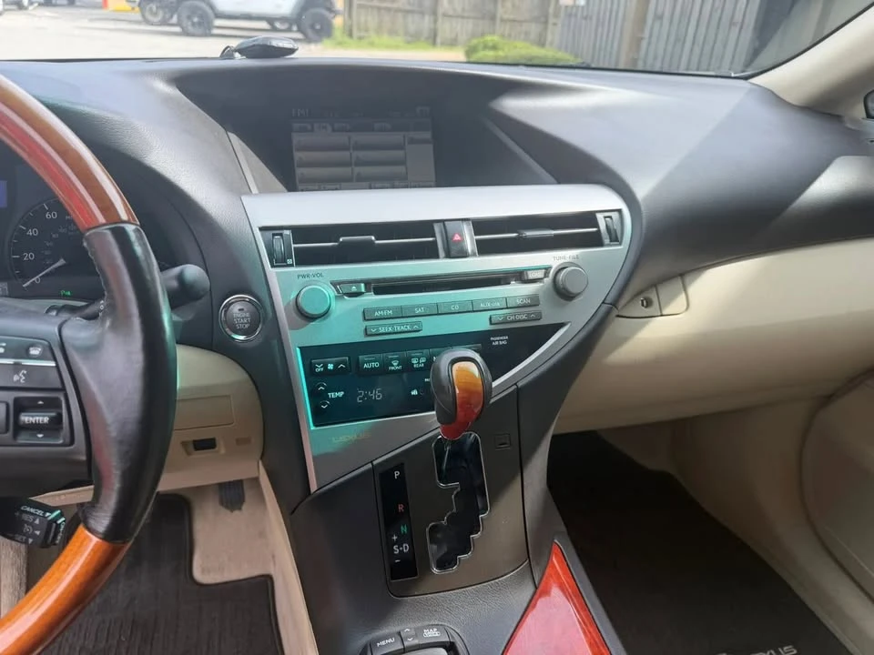 2010 Lexus RX 3rd Gen - Image 11 of 20