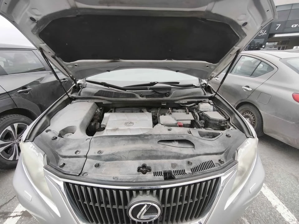 2010 Lexus RX 3rd Gen - Image 13 of 16