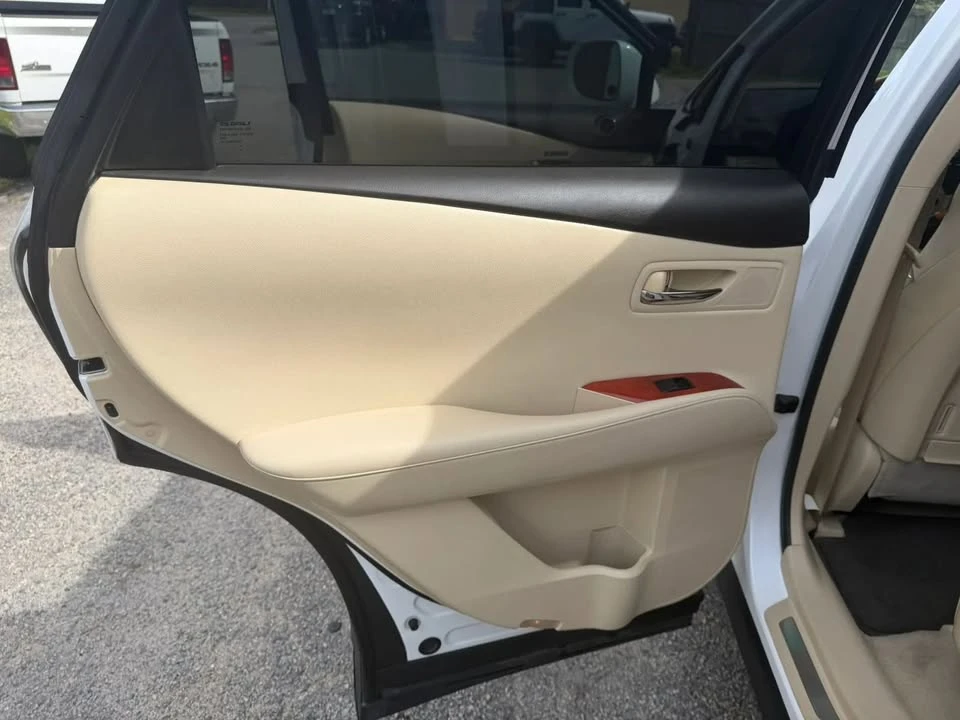 2010 Lexus RX 3rd Gen - Image 16 of 20