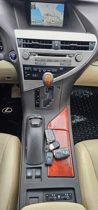 2010 Lexus RX 3rd Gen - Image 16 of 20