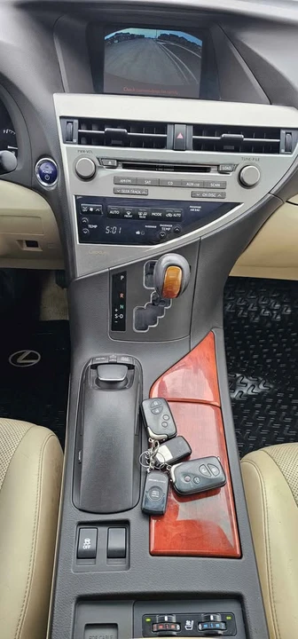 2010 Lexus RX 3rd Gen - Image 17 of 20