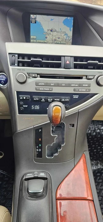 2010 Lexus RX 3rd Gen - Image 19 of 20