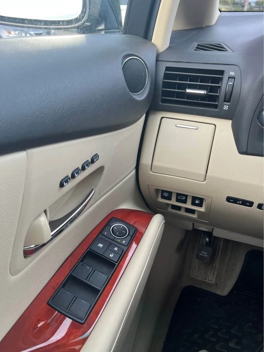 2010 Lexus RX 3rd Gen - Image 15 of 19