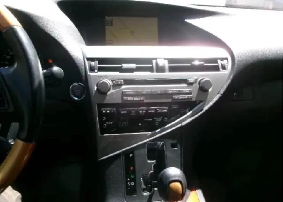 2010 Lexus RX 3rd Gen - Image 5 of 10