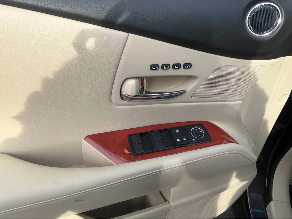 2010 Lexus RX 3rd Gen - Image 16 of 19