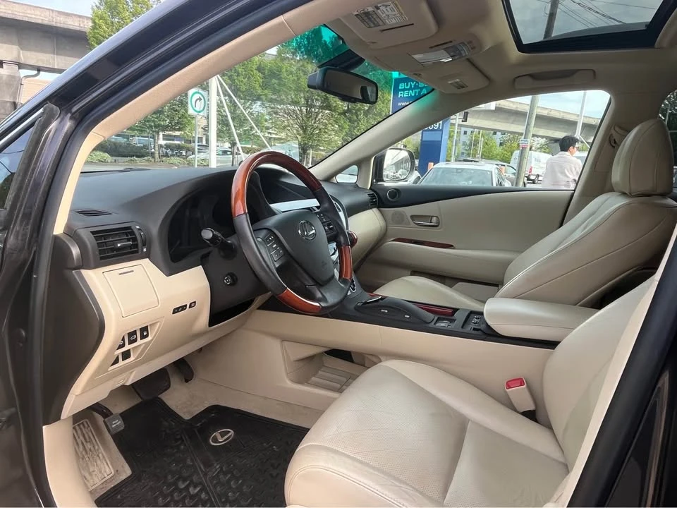 2010 Lexus RX 3rd Gen - Image 17 of 19