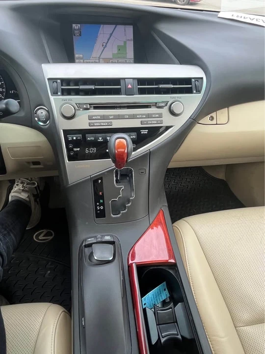 2010 Lexus RX 3rd Gen - Image 12 of 19