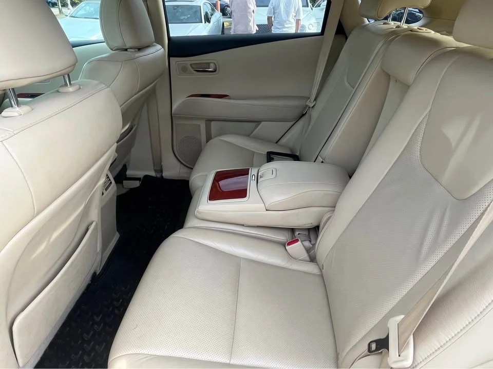 2010 Lexus RX 3rd Gen - Image 18 of 19