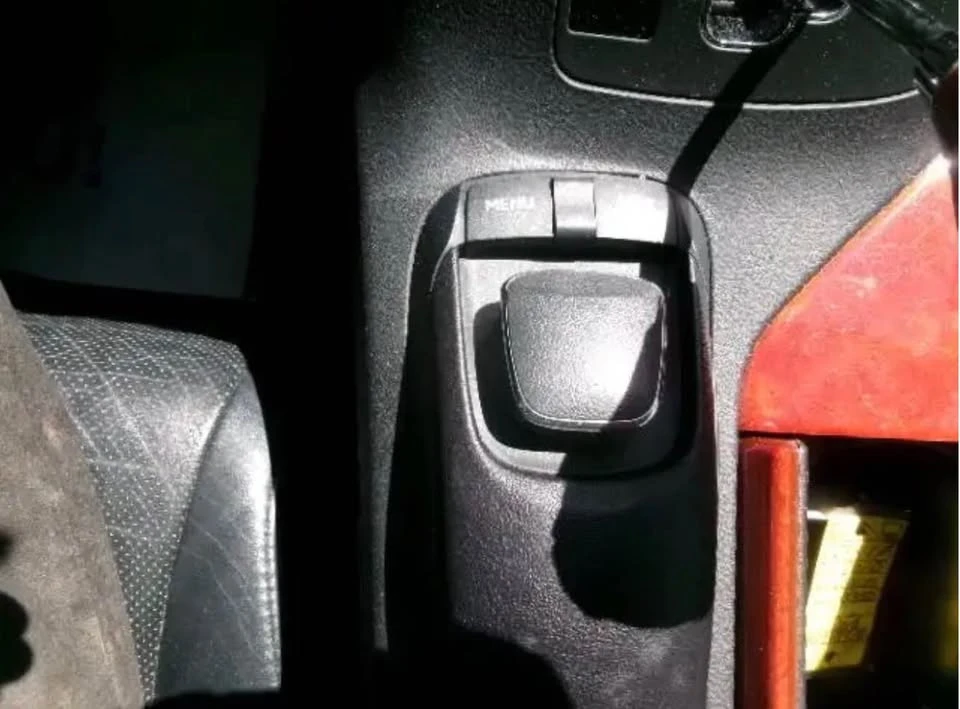 2010 Lexus RX 3rd Gen - Image 9 of 10