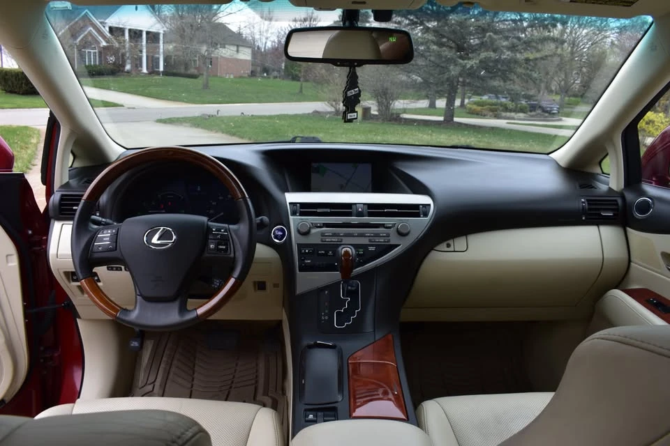 2010 Lexus RX 3rd Gen - Image 9 of 18