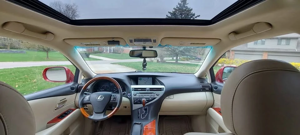 2010 Lexus RX 3rd Gen - Image 16 of 18