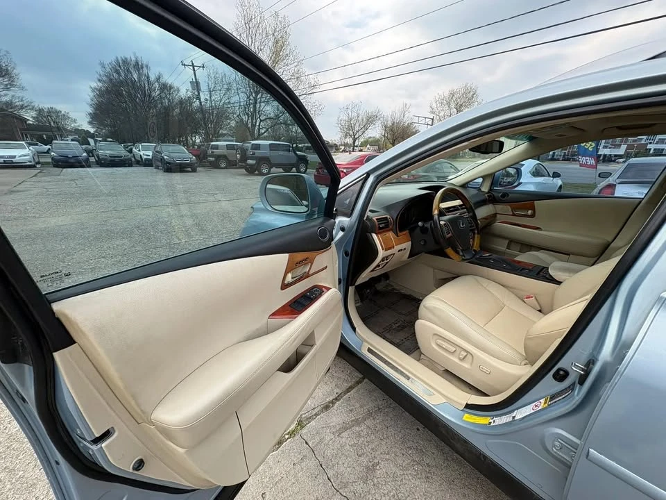 2010 Lexus RX 3rd Gen - Image 9 of 19