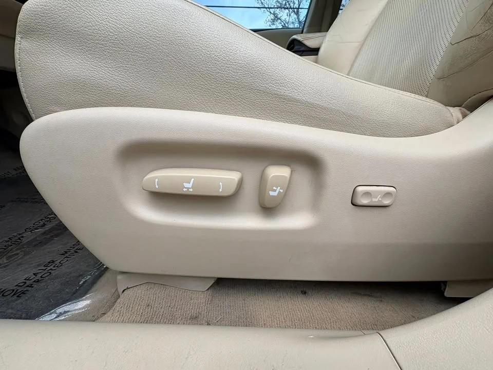 2010 Lexus RX 3rd Gen - Image 14 of 19