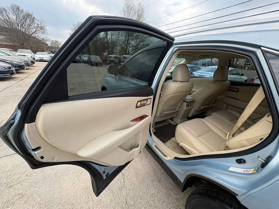 2010 Lexus RX 3rd Gen - Image 16 of 19