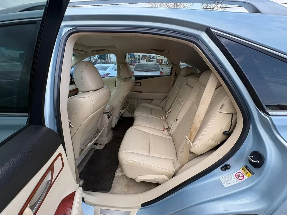 2010 Lexus RX 3rd Gen - Image 17 of 19