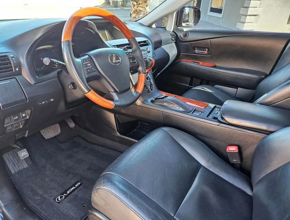 2010 Lexus RX 3rd Gen - Image 9 of 18