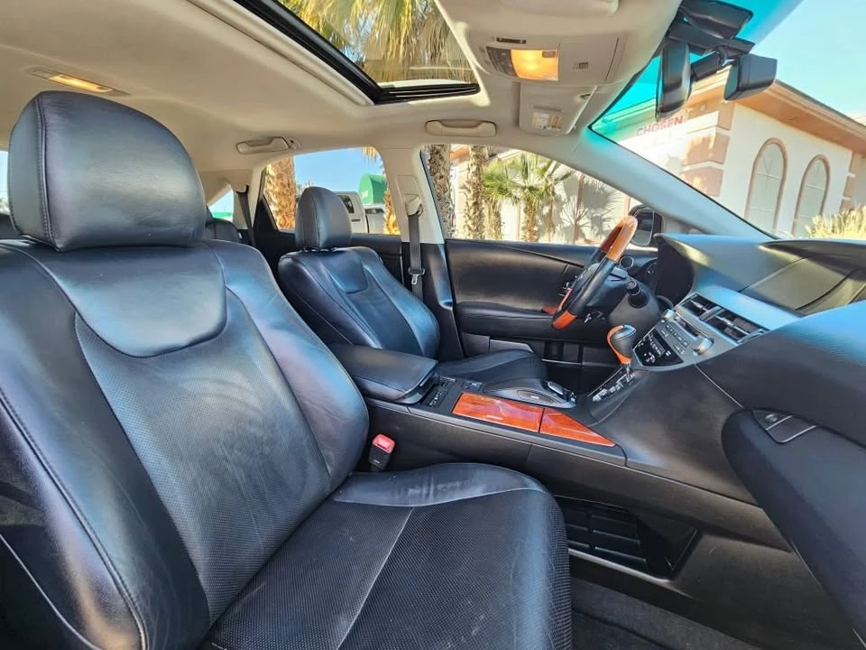 2010 Lexus RX 3rd Gen - Image 17 of 18