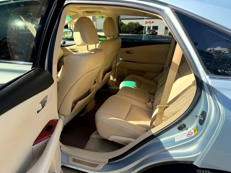 2010 Lexus RX 3rd Gen - Image 11 of 20