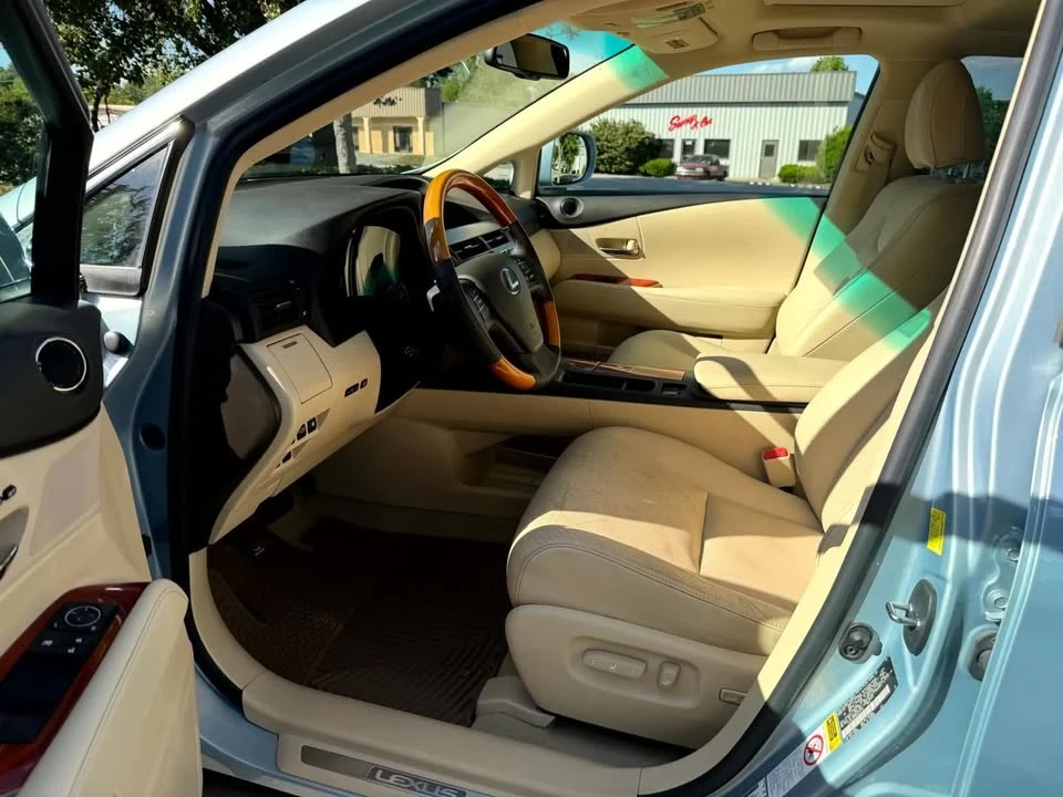 2010 Lexus RX 3rd Gen - Image 9 of 20