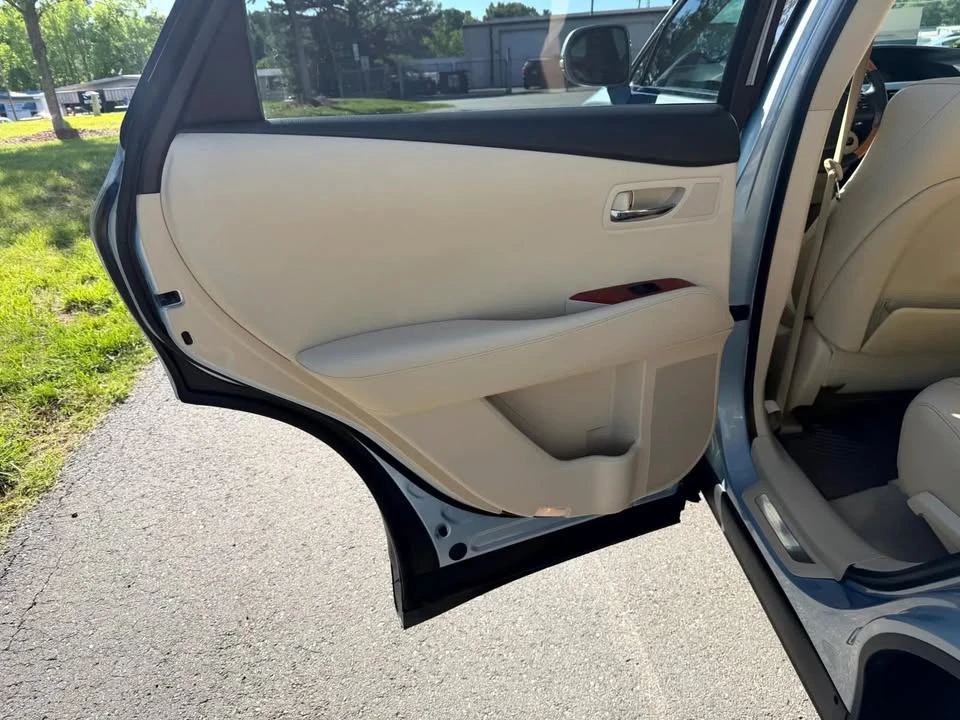 2010 Lexus RX 3rd Gen - Image 12 of 20