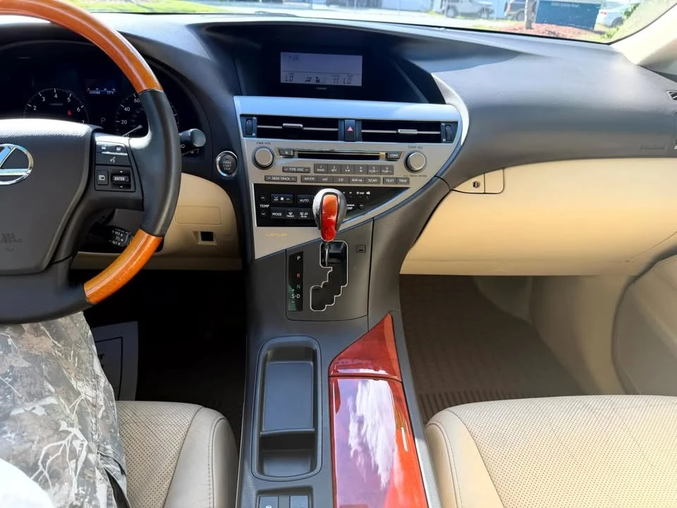 2010 Lexus RX 3rd Gen - Image 18 of 20