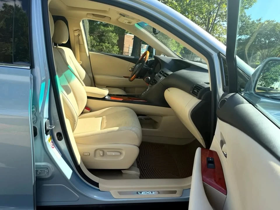 2010 Lexus RX 3rd Gen - Image 13 of 20