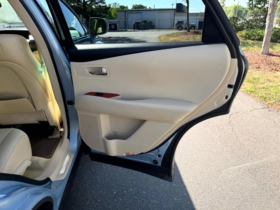 2010 Lexus RX 3rd Gen - Image 16 of 20