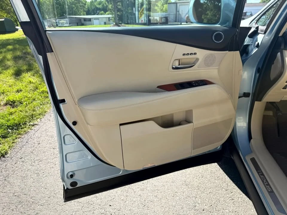 2010 Lexus RX 3rd Gen - Image 10 of 20