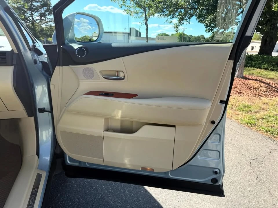 2010 Lexus RX 3rd Gen - Image 14 of 20