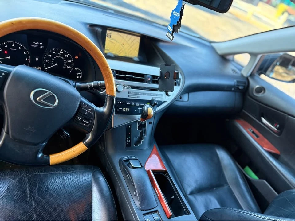 2010 Lexus RX 3rd Gen - Image 12 of 13