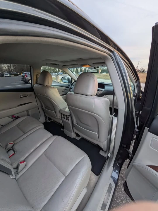 2010 Lexus RX 3rd Gen - Image 11 of 14