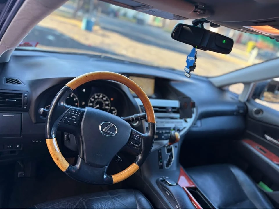 2010 Lexus RX 3rd Gen - Image 11 of 13