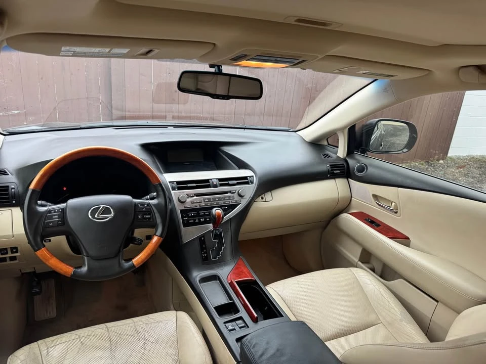 2010 Lexus RX 3rd Gen - Image 9 of 11
