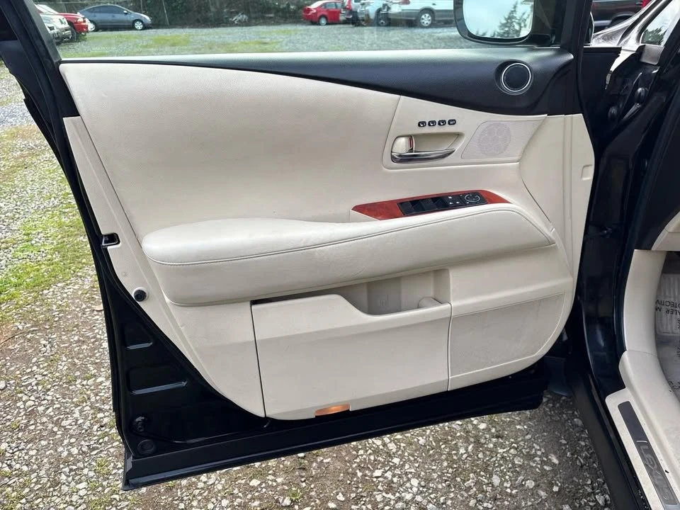 2010 Lexus RX 3rd Gen - Image 18 of 19