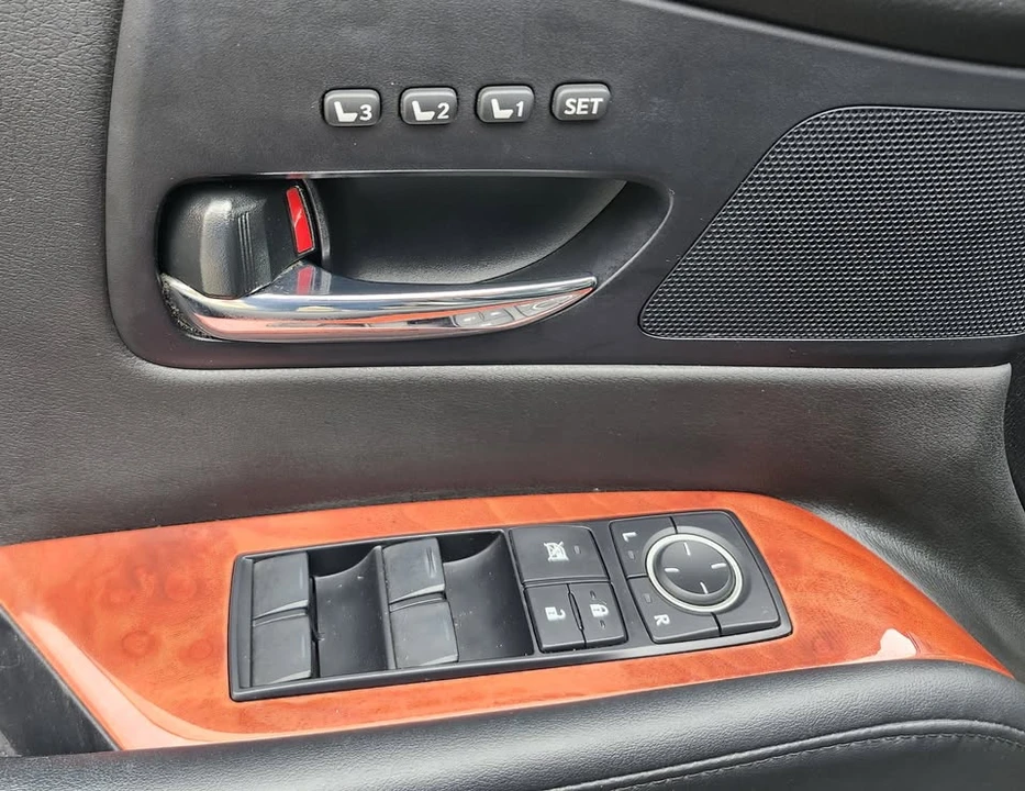 2010 Lexus RX 3rd Gen - Image 16 of 20