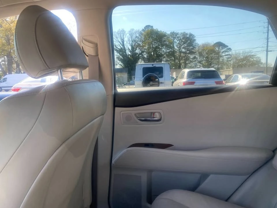 2010 Lexus RX 3rd Gen - Image 18 of 20