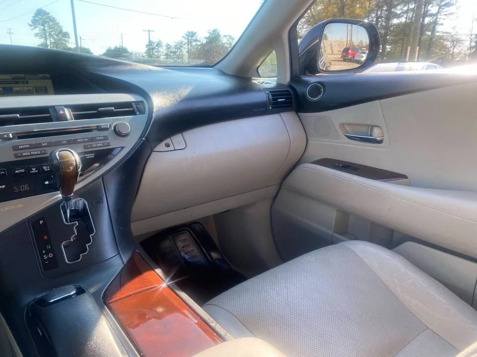 2010 Lexus RX 3rd Gen - Image 16 of 20