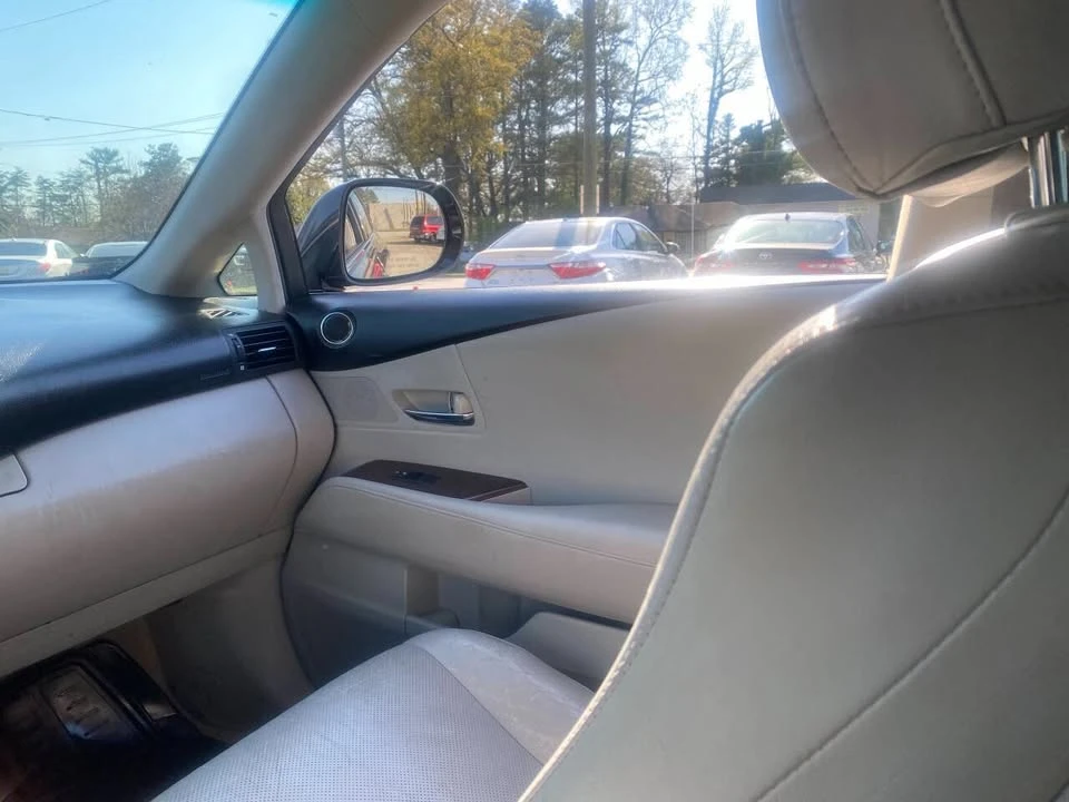 2010 Lexus RX 3rd Gen - Image 13 of 20
