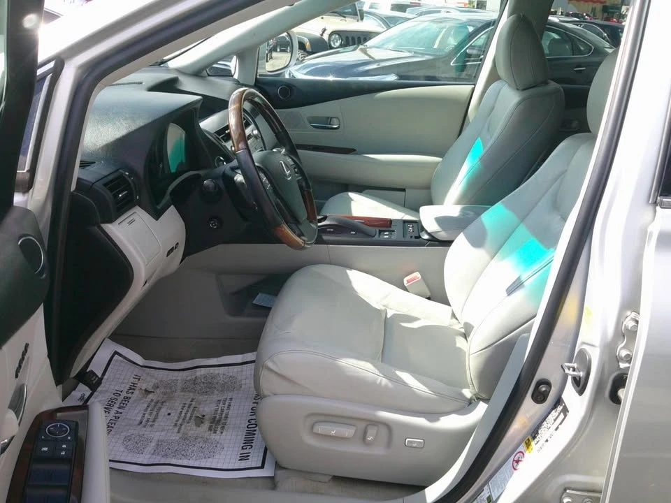 2010 Lexus RX 3rd Gen - Image 16 of 20