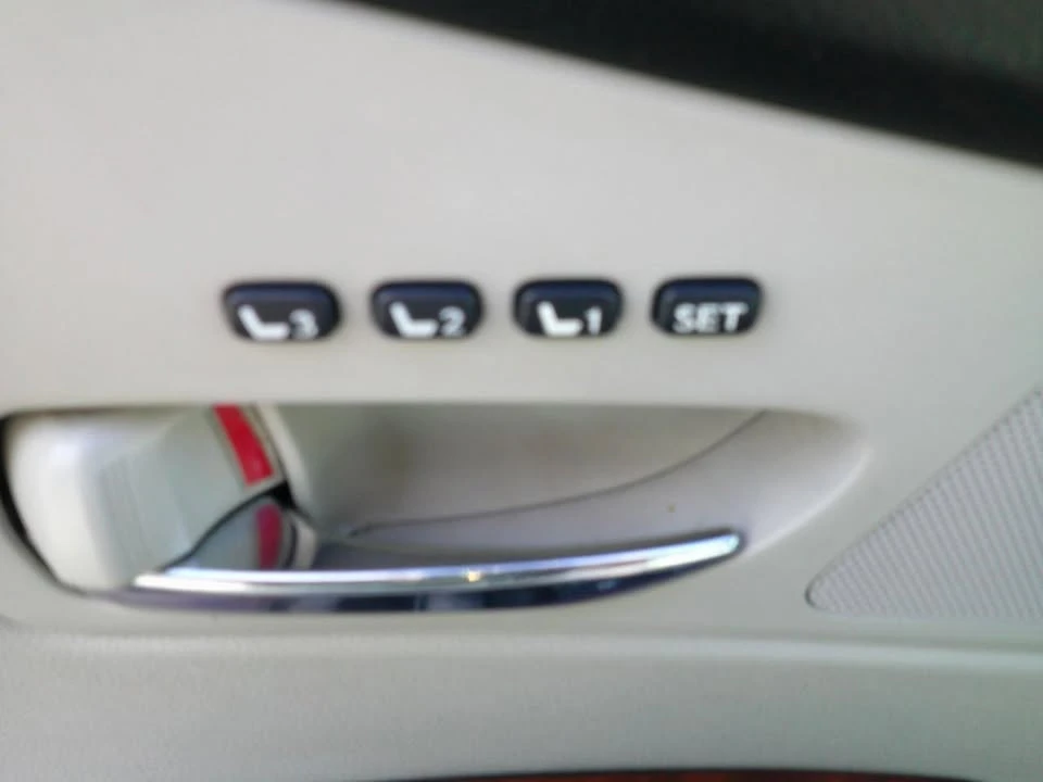 2010 Lexus RX 3rd Gen - Image 18 of 20