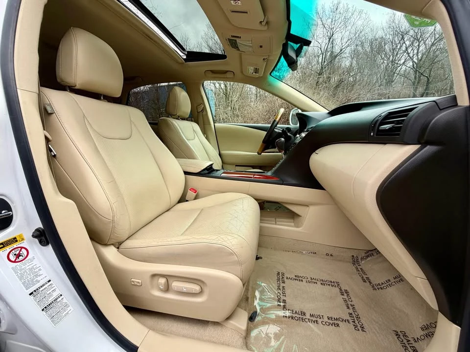 2010 Lexus RX 3rd Gen - Image 9 of 20