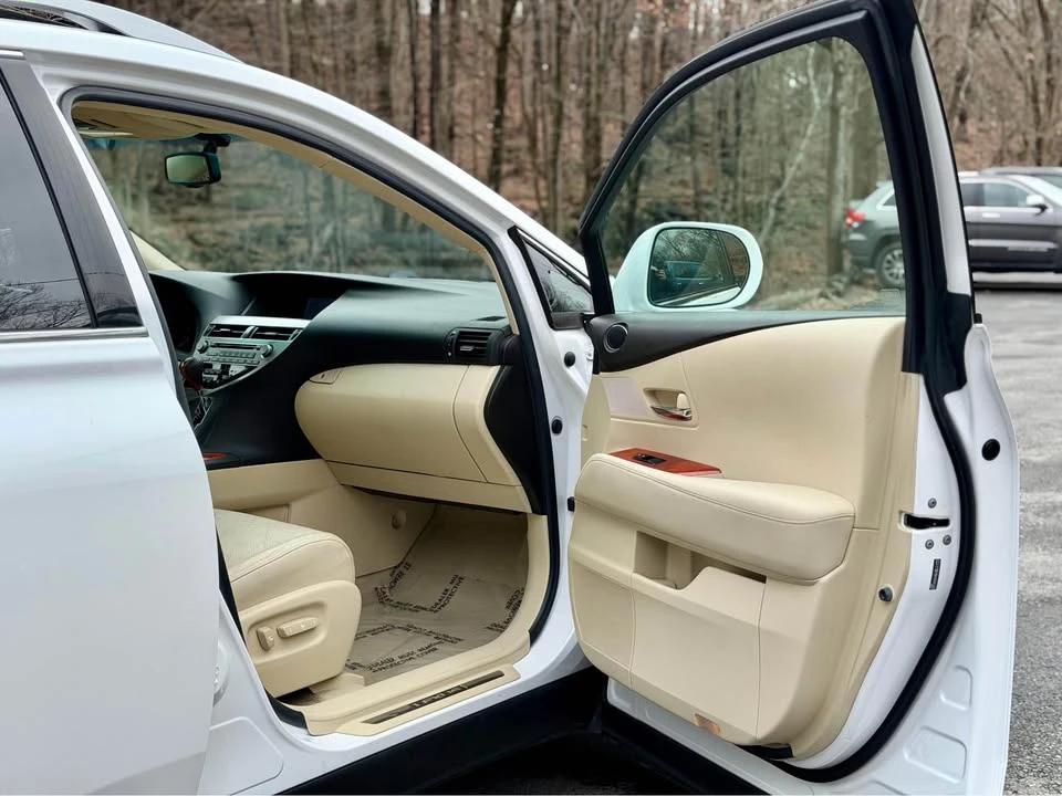 2010 Lexus RX 3rd Gen - Image 15 of 20