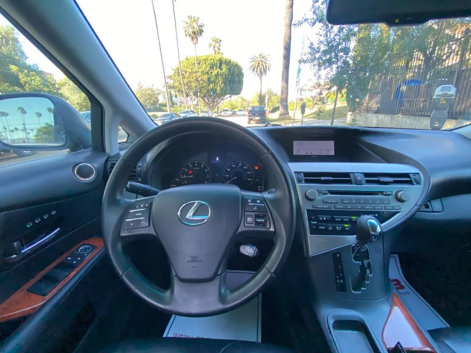2010 Lexus RX 3rd Gen - Image 15 of 20